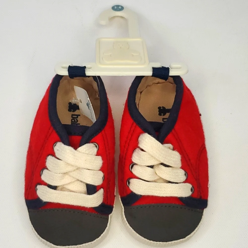 Baby Gap Sneaker size 3-6 months